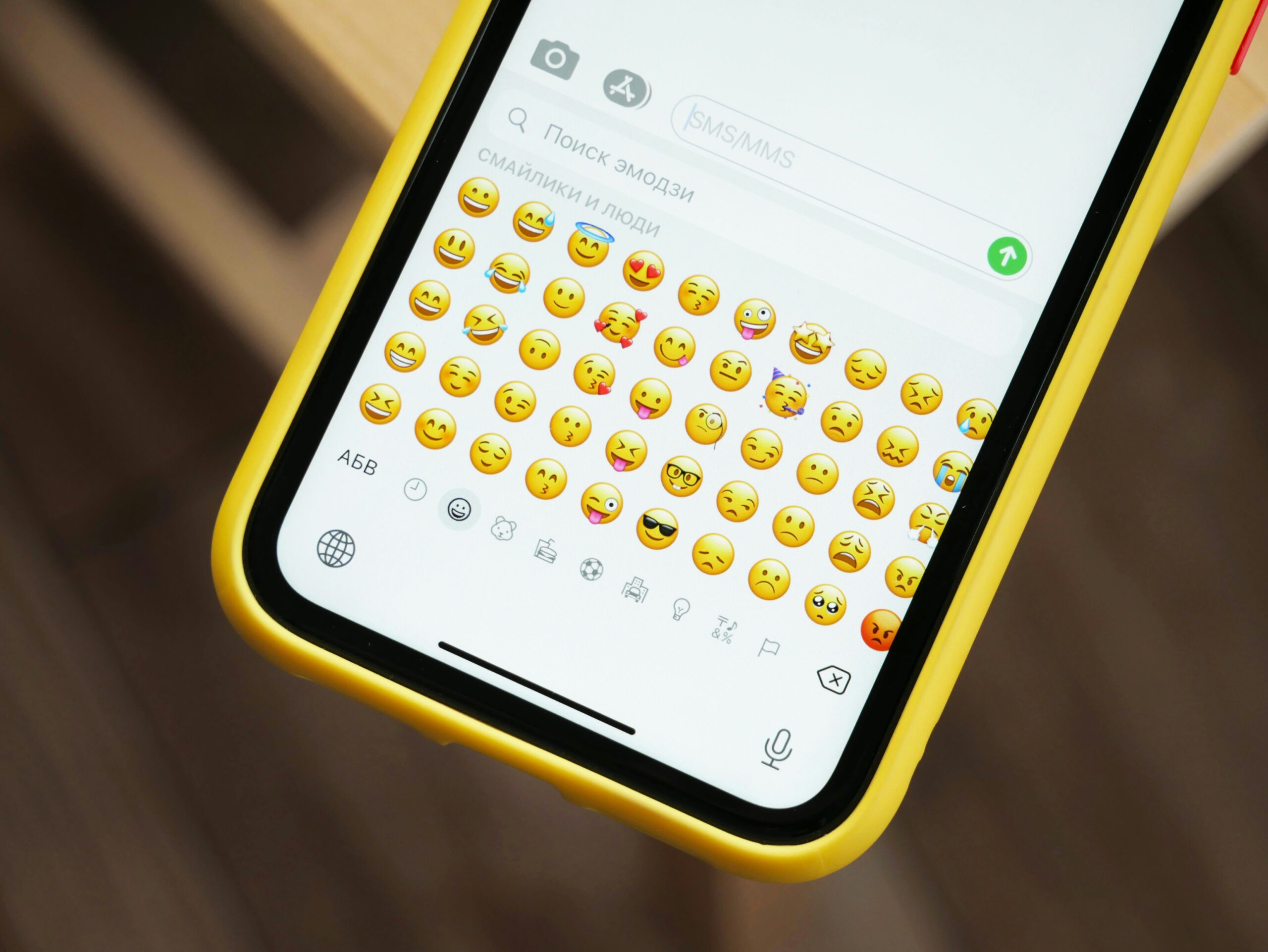 Les emojis humanisent votre communication - Les emojis, nouveaux héros de la communication digitale ? - Fraischeur