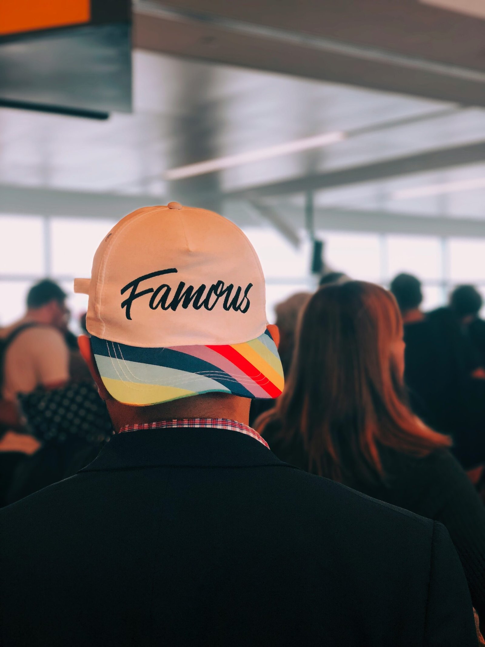 Micro-influenceurs ou célébrités pour votre marque ? - Collaborer avec des macro-influenceurs ou des célébrités : un pari sur la visibilité - Agence Fraischeur - Angers